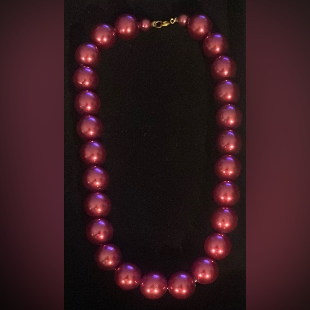 Elegant Burgundy Beaded Necklace with Smooth Finish